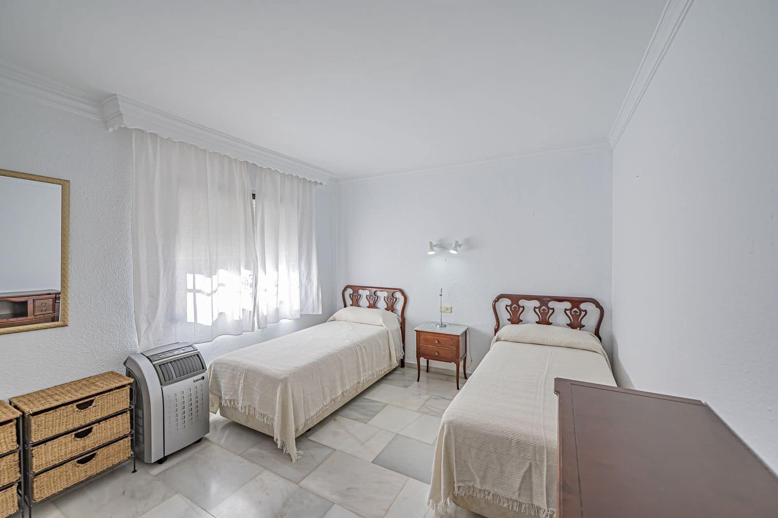 3 bedroom Villa for sale in Nueva Andalucia - € 1,070,000 (Ref: 9967474)