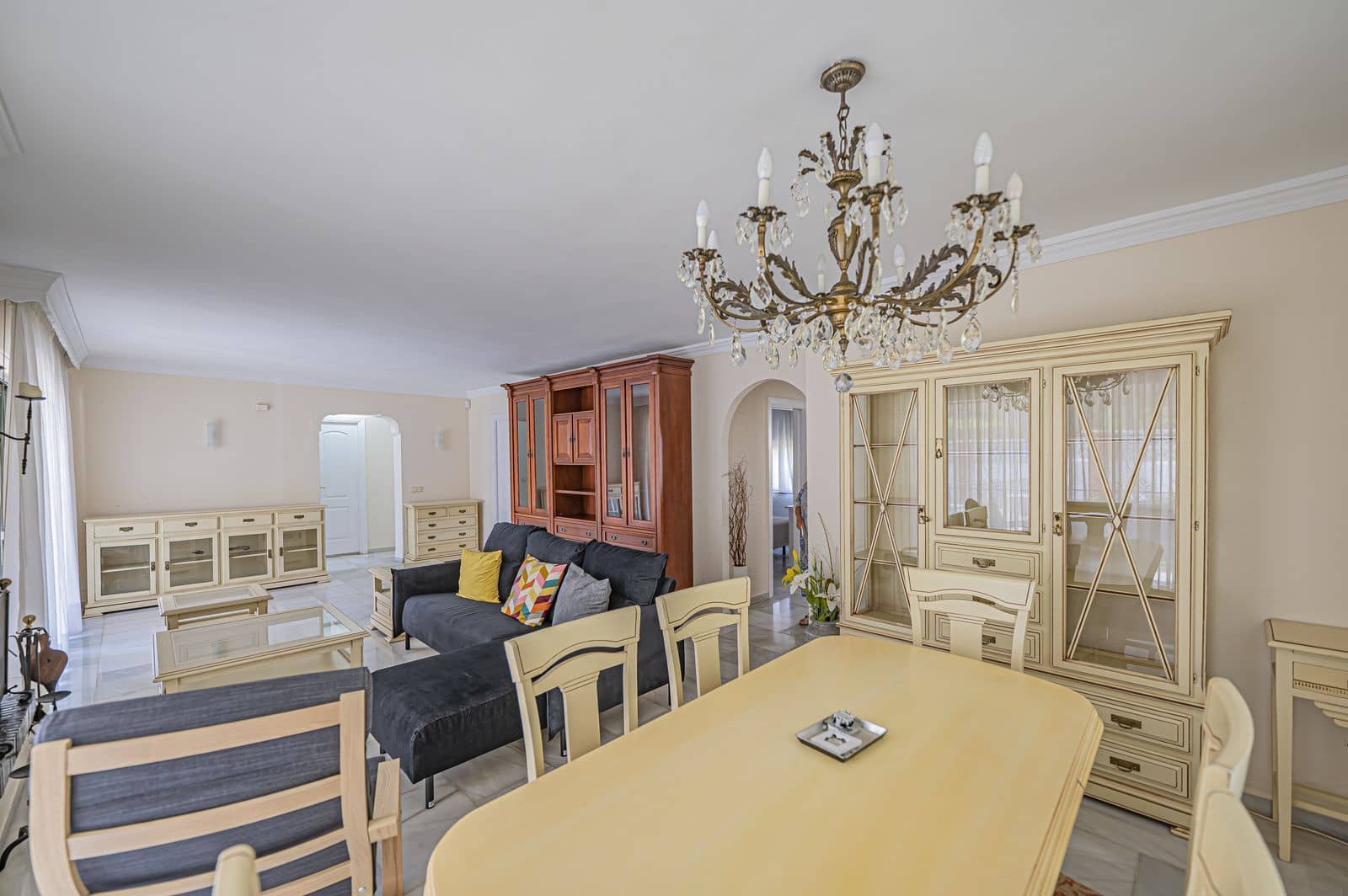 3 bedroom Villa for sale in Nueva Andalucia - € 1,070,000 (Ref: 9967474)