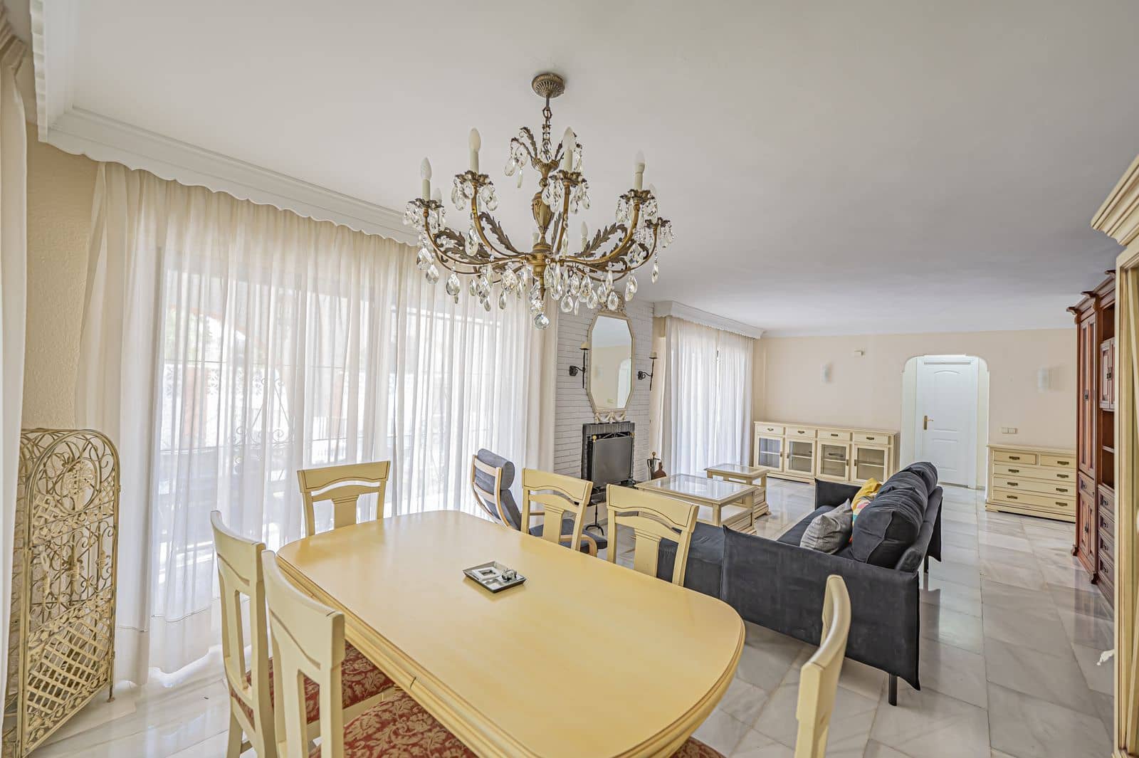 3 bedroom Villa for sale in Nueva Andalucia - € 1,070,000 (Ref: 9967474)