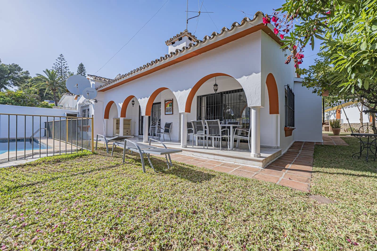 3 bedroom Villa for sale in Nueva Andalucia - € 1,070,000 (Ref: 9967474)