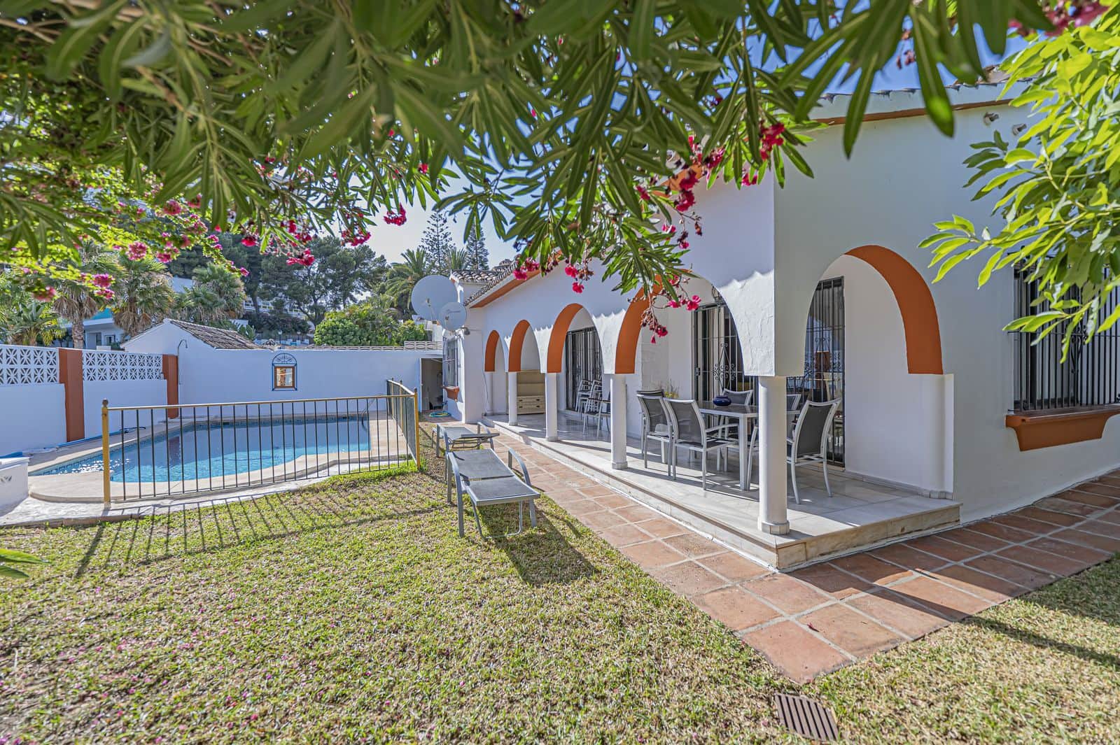 3 bedroom Villa for sale in Nueva Andalucia - € 1,070,000 (Ref: 9967474)