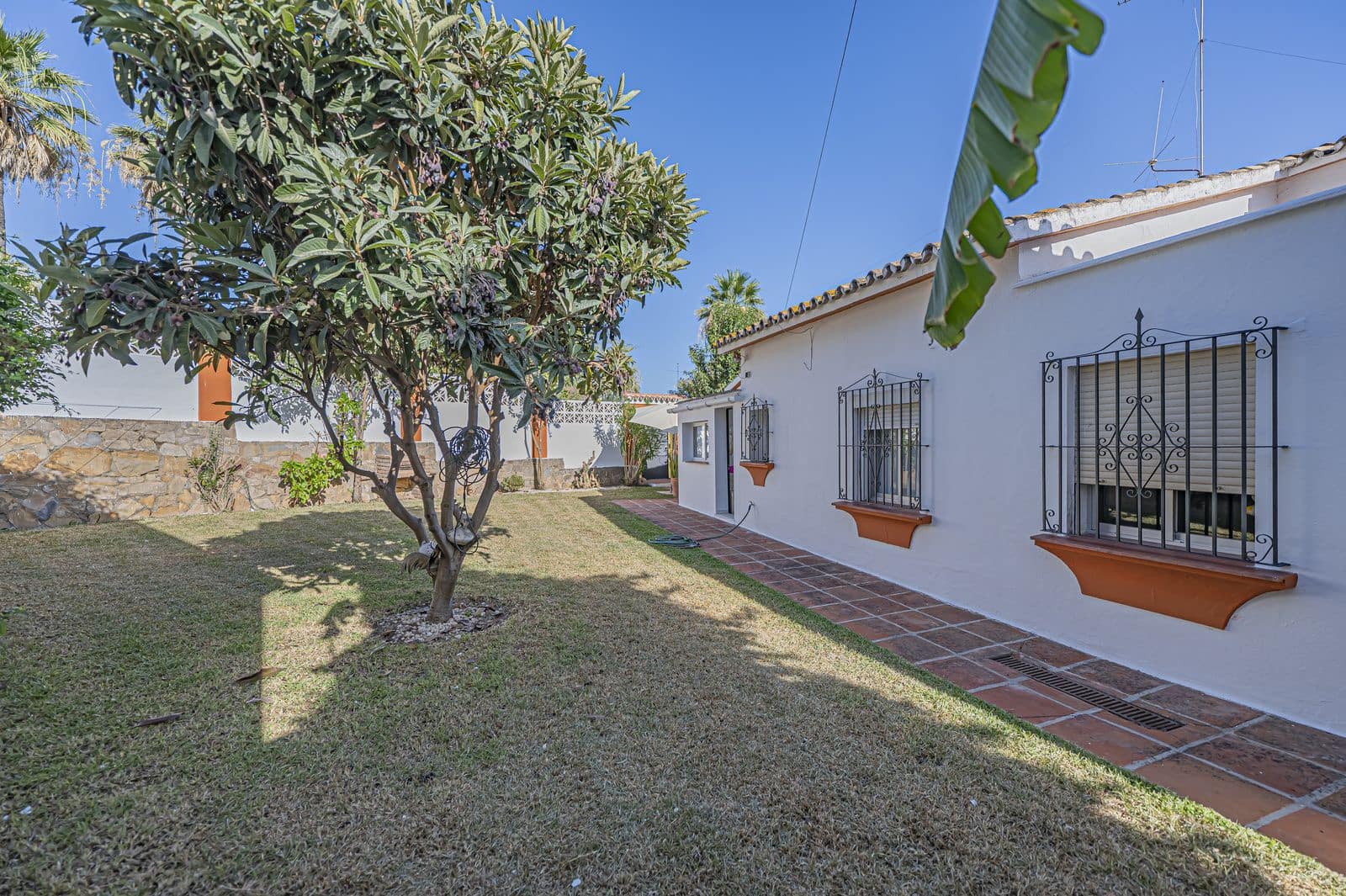3 bedroom Villa for sale in Nueva Andalucia - € 1,070,000 (Ref: 9967474)