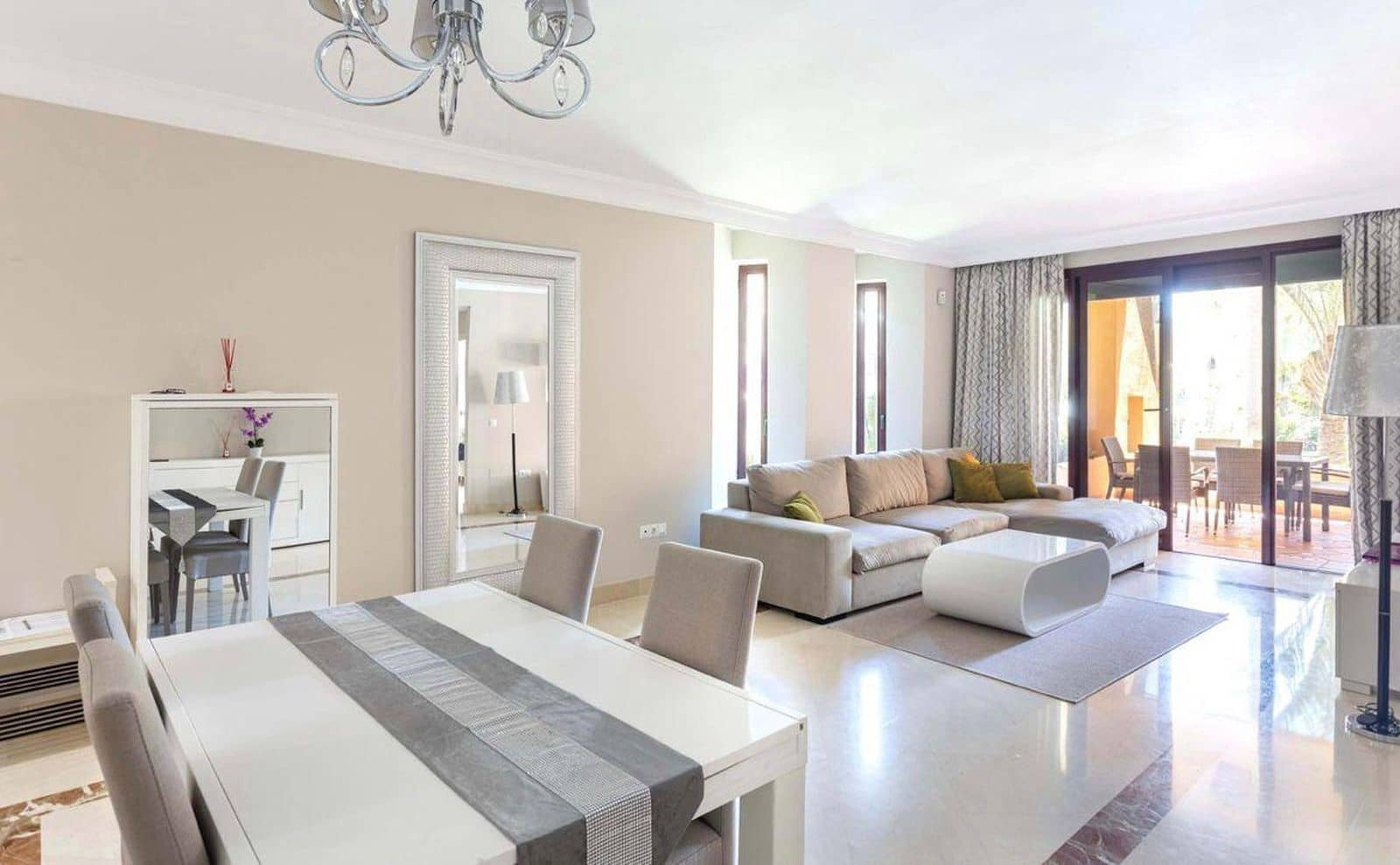 2 bedroom Apartment for sale in San Pedro de Alcantara - € 950,000 (Ref: 9967491)