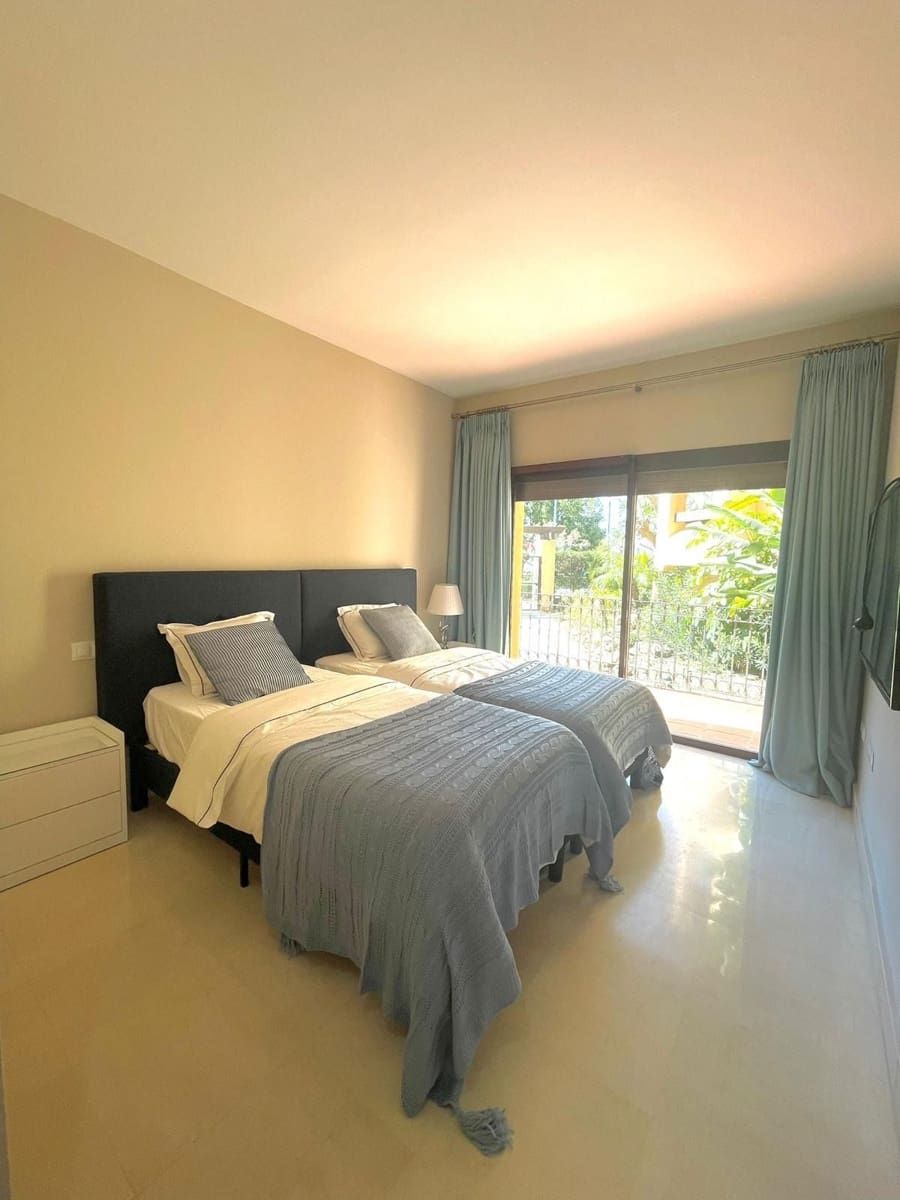 2 bedroom Apartment for sale in San Pedro de Alcantara - € 950,000 (Ref: 9967491)