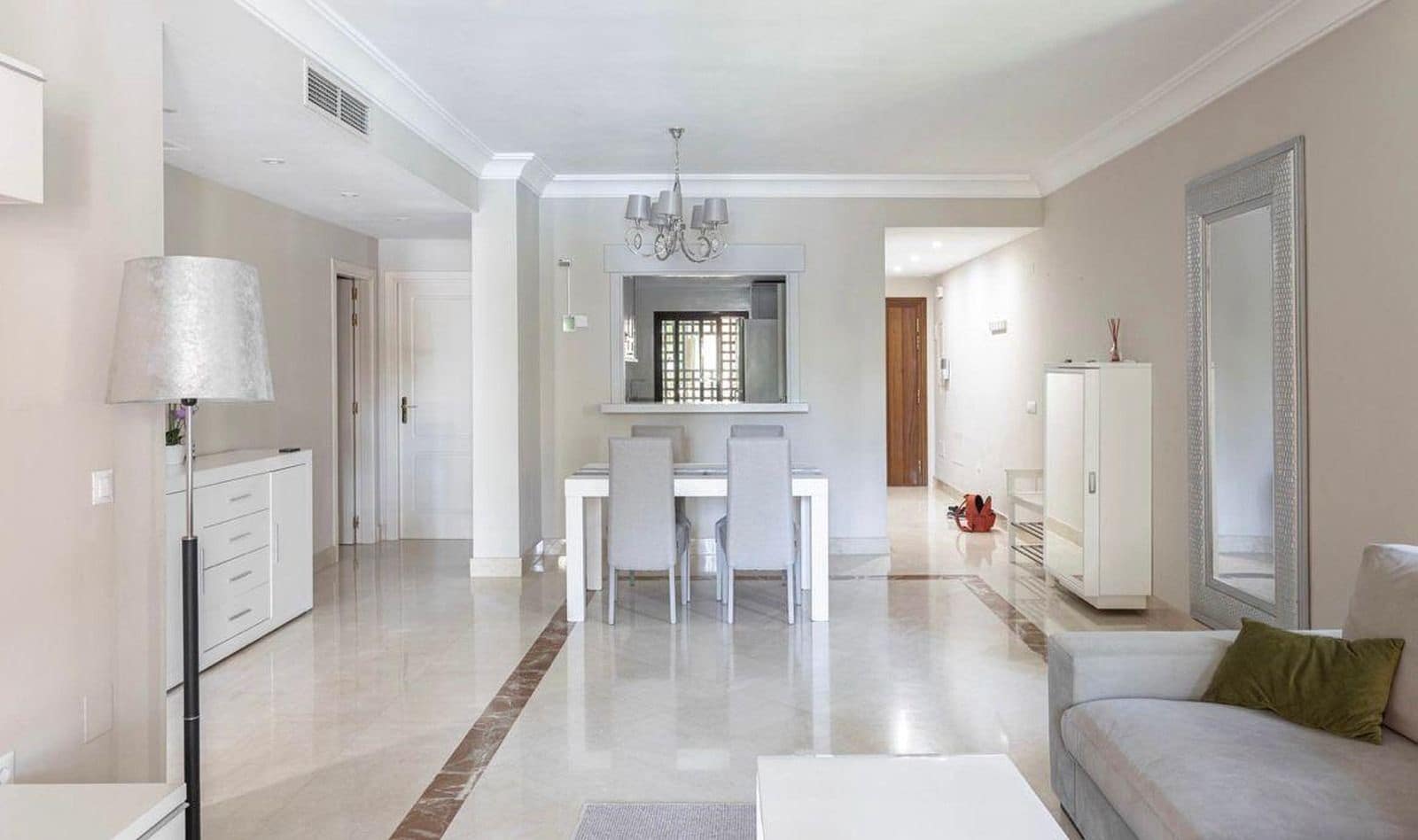 2 bedroom Apartment for sale in San Pedro de Alcantara - € 950,000 (Ref: 9967491)