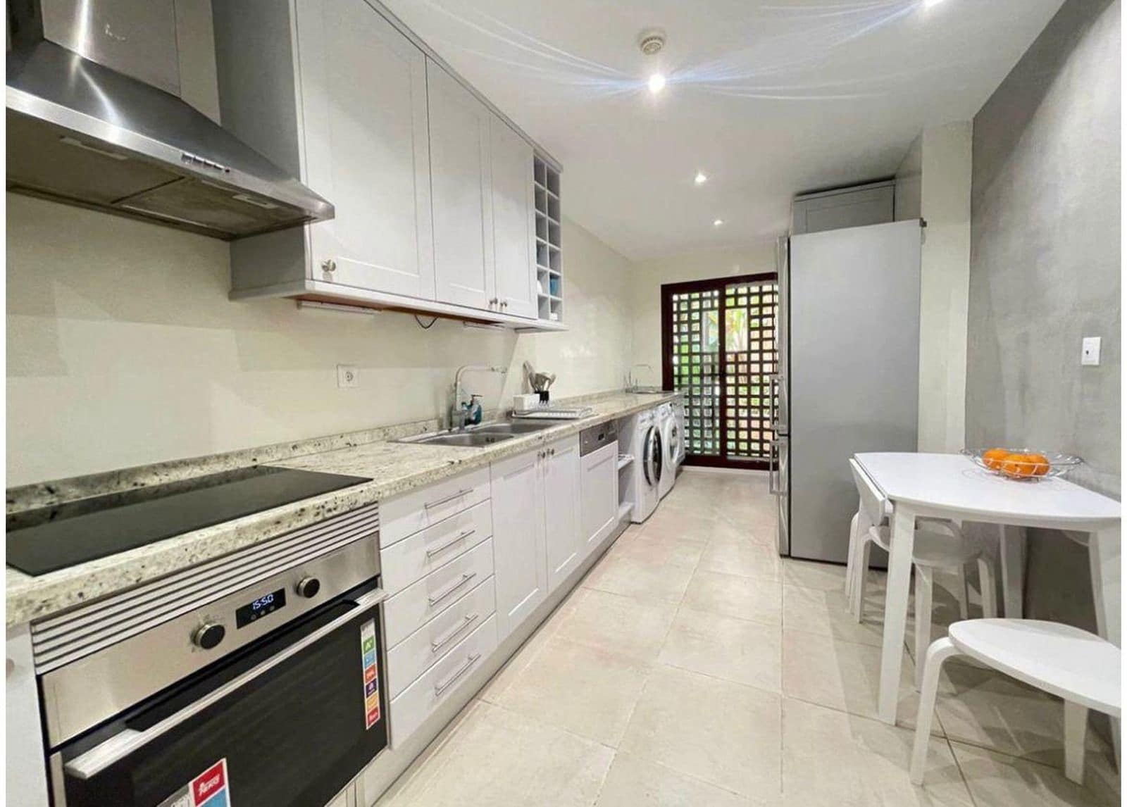 2 bedroom Apartment for sale in San Pedro de Alcantara - € 950,000 (Ref: 9967491)