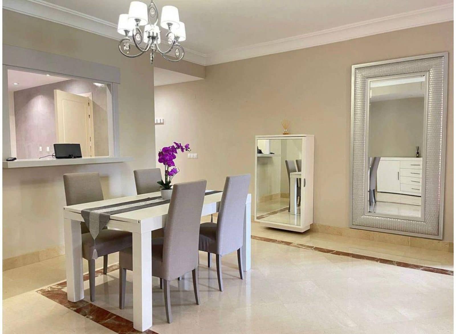 2 bedroom Apartment for sale in San Pedro de Alcantara - € 950,000 (Ref: 9967491)