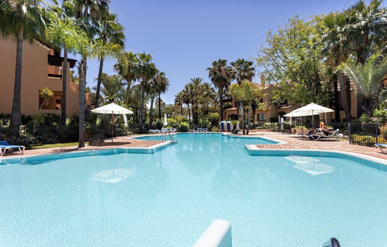 2 bedroom Apartment for sale in San Pedro de Alcantara - € 950,000 (Ref: 9967491)