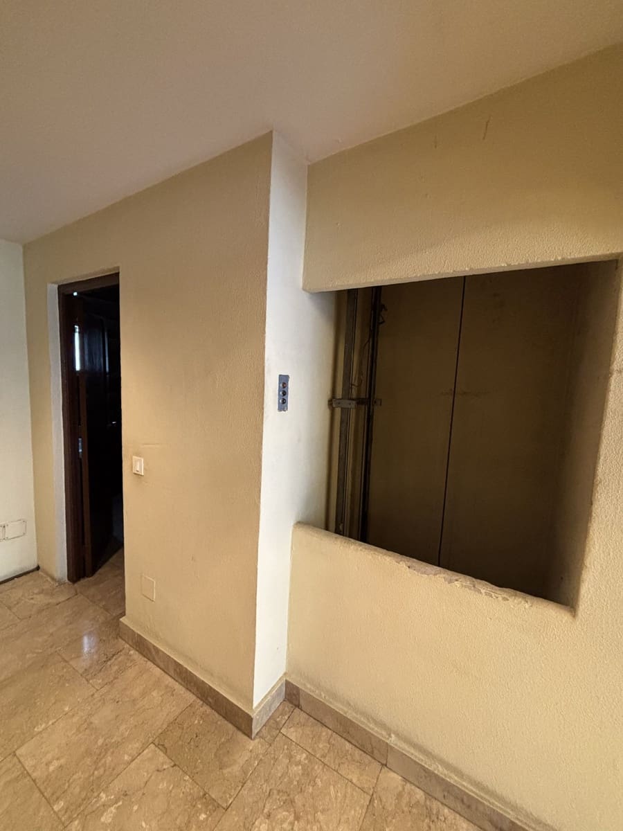 Kommersiell til salgs i Marbella - € 1 500 000 (Ref: 9967497)