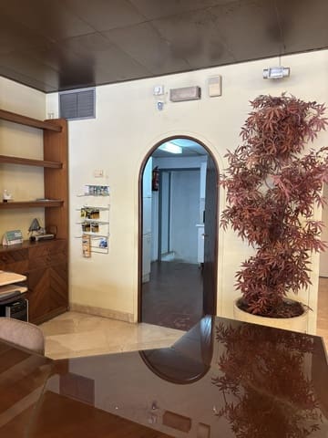 Kommersiell til salgs i Marbella - € 1 500 000 (Ref: 9967497)