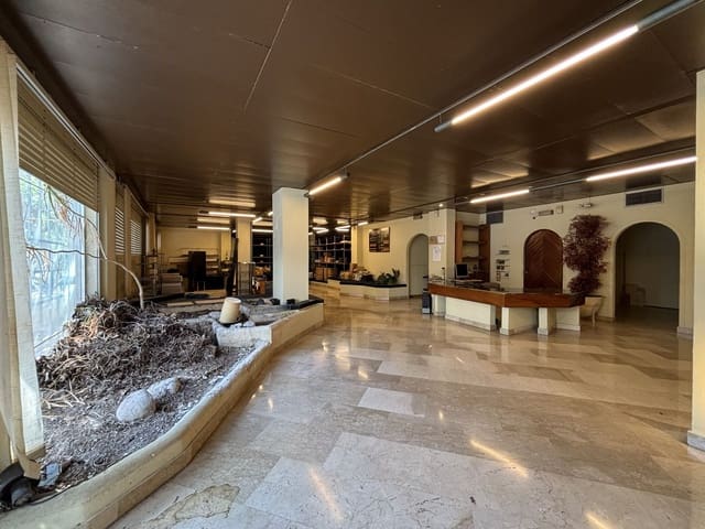 Kommersiell til salgs i Marbella - € 1 500 000 (Ref: 9967497)