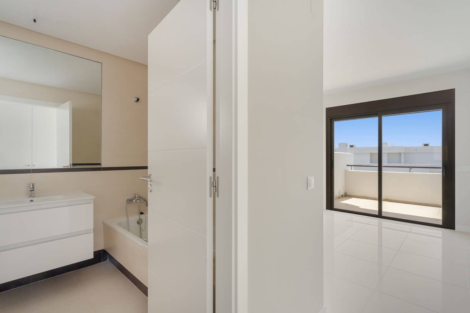 2 soveværelse Lejlighed til salg i Estepona - € 295.000 (Ref: 9967500)