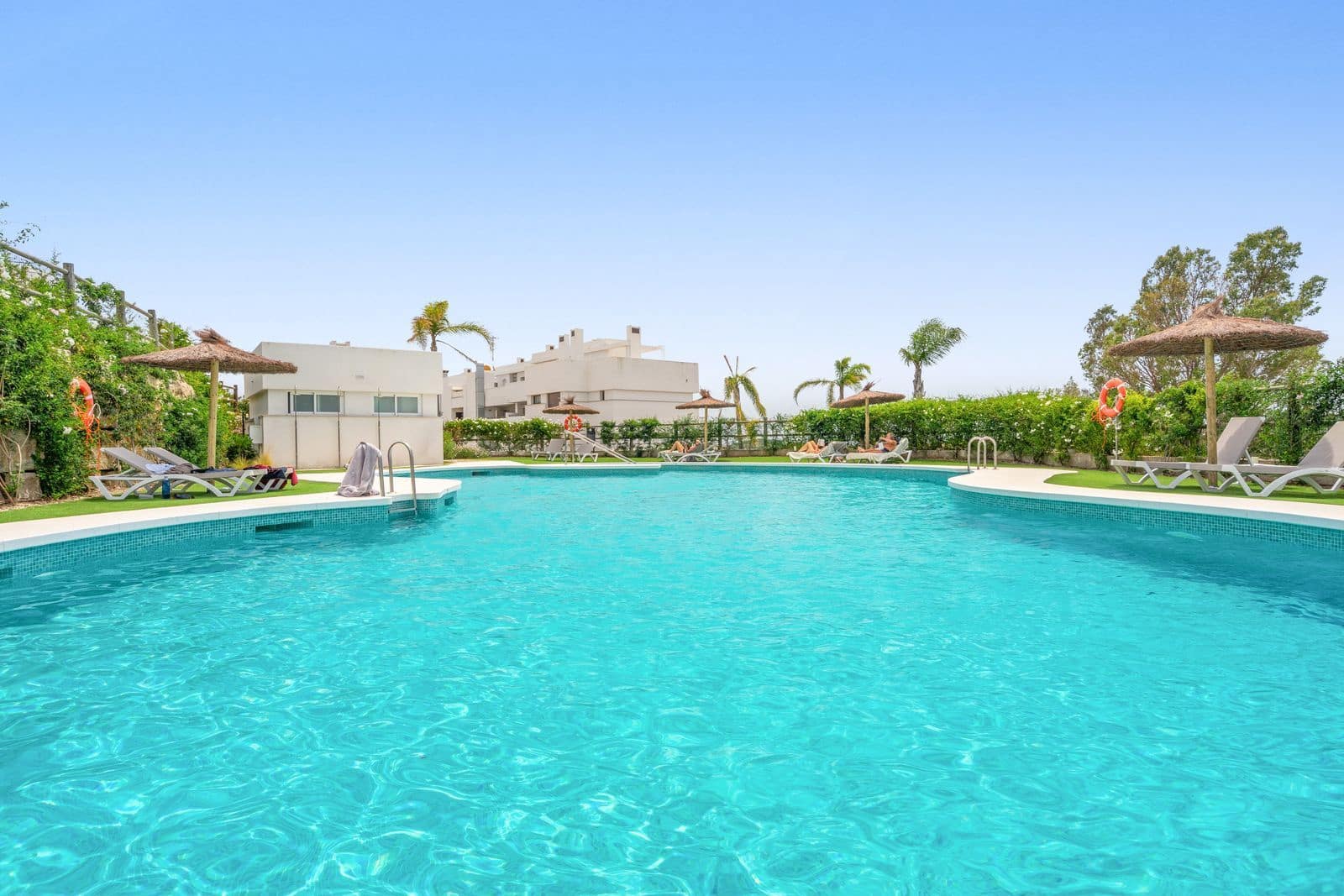 2 soveværelse Lejlighed til salg i Estepona - € 295.000 (Ref: 9967500)