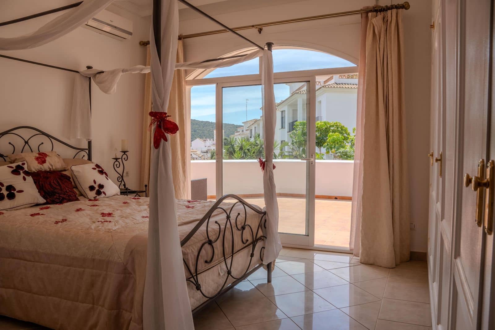 6 Zimmer Villa zu verkaufen in Benahavis - 2.400.000 € (Ref: 9967501)