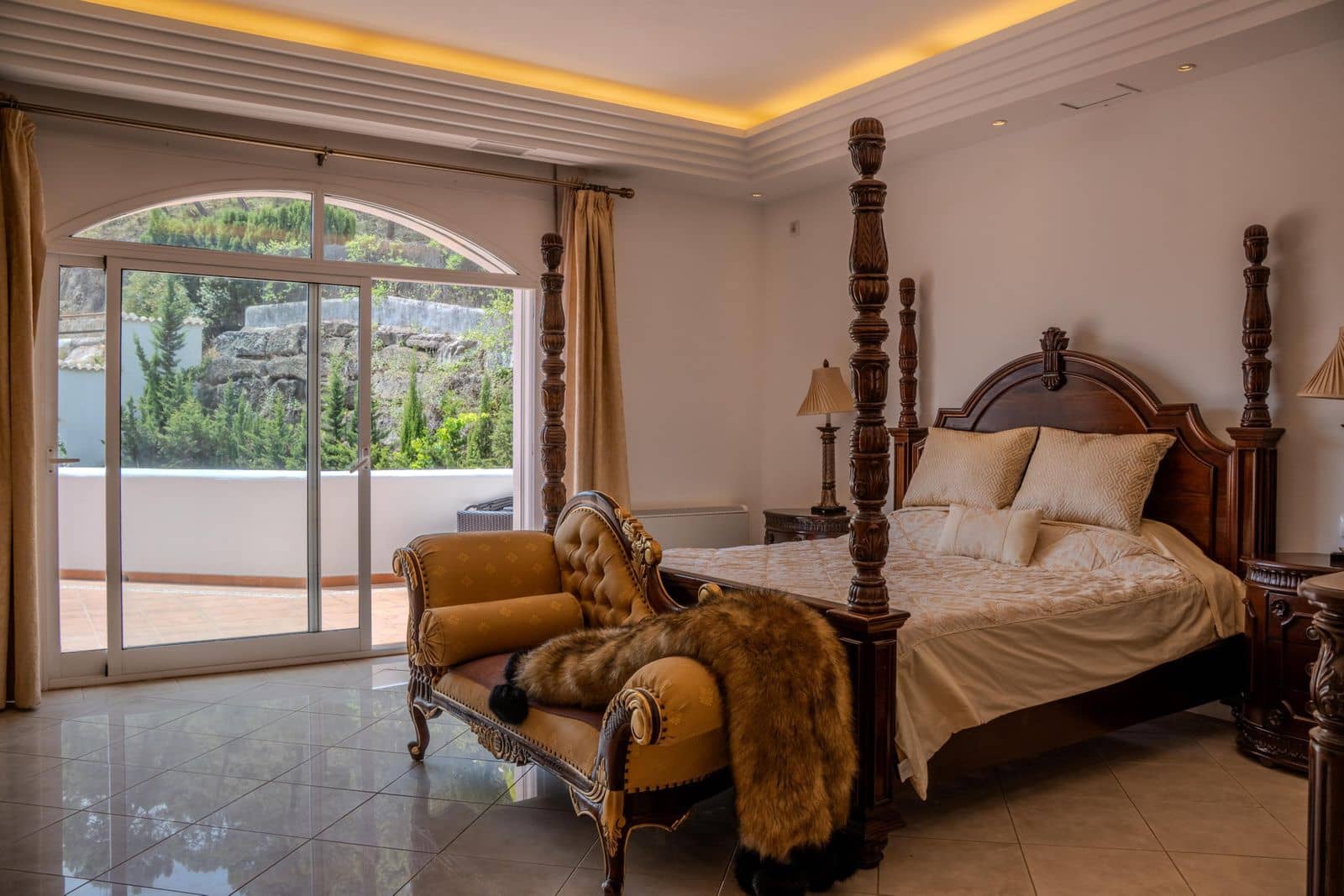 6 Zimmer Villa zu verkaufen in Benahavis - 2.400.000 € (Ref: 9967501)