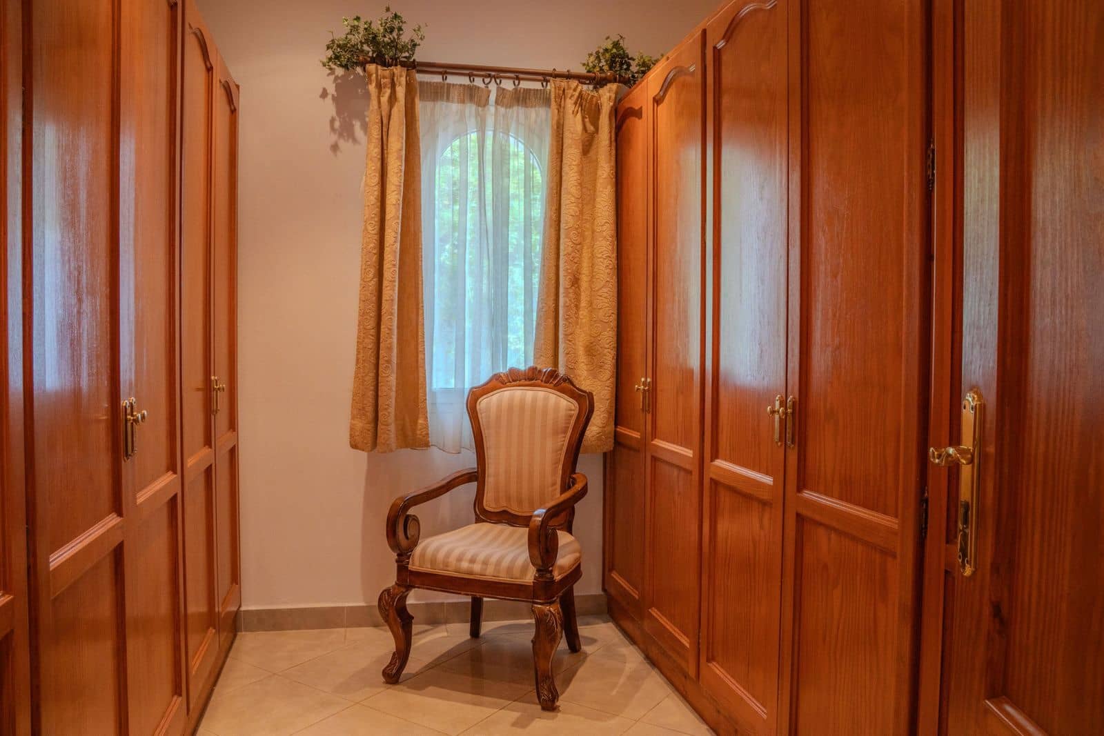 6 Zimmer Villa zu verkaufen in Benahavis - 2.400.000 € (Ref: 9967501)