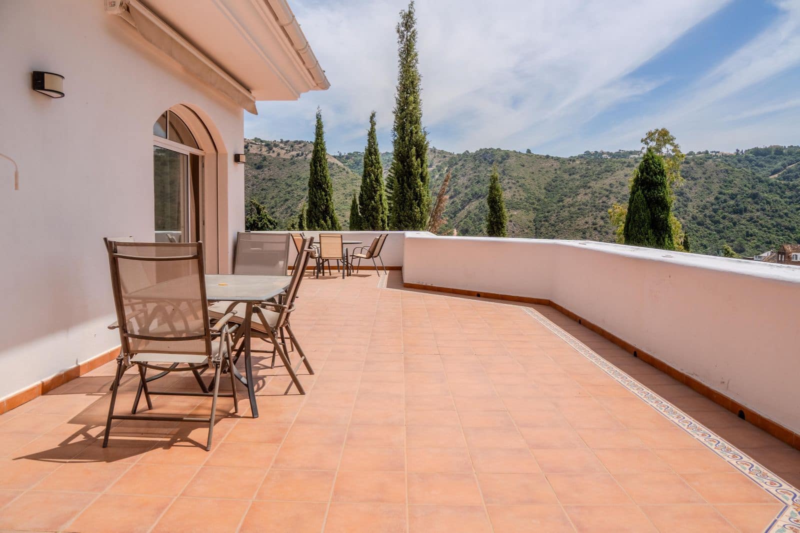6 Zimmer Villa zu verkaufen in Benahavis - 2.400.000 € (Ref: 9967501)