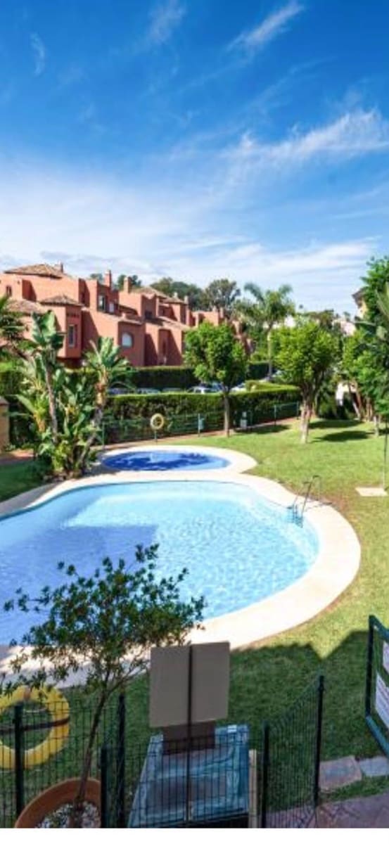 3 slaapkamer Appartement te koop in Guadalmina - € 420.000 (Ref: 9967504)