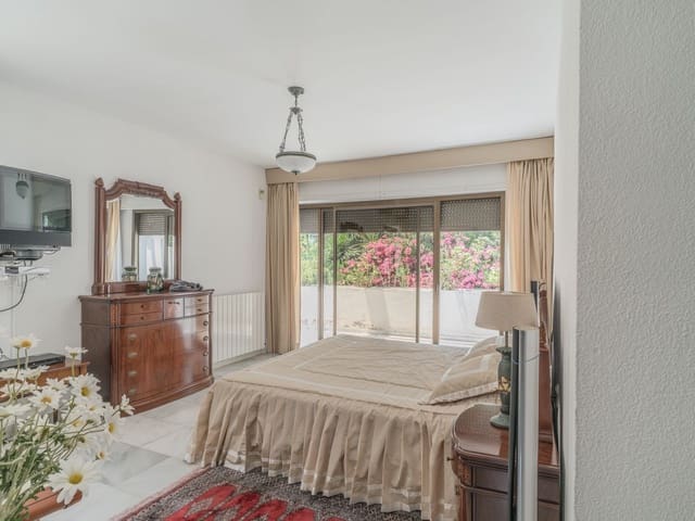 4 sovrum Takvåning till salu i Golden Mile, Marbella - 1 750 000 € (Ref: 9967530)