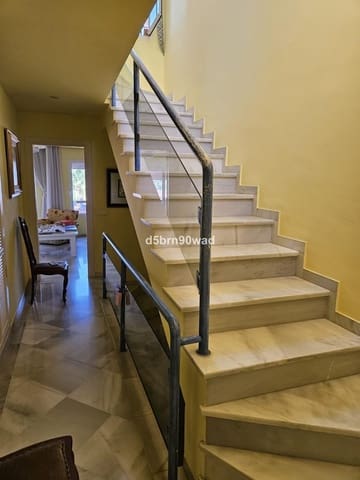 Casa de 3 habitaciones en Atalaya-Isdabe, Estepona en venta - 850.000 € (Ref: 9998167)