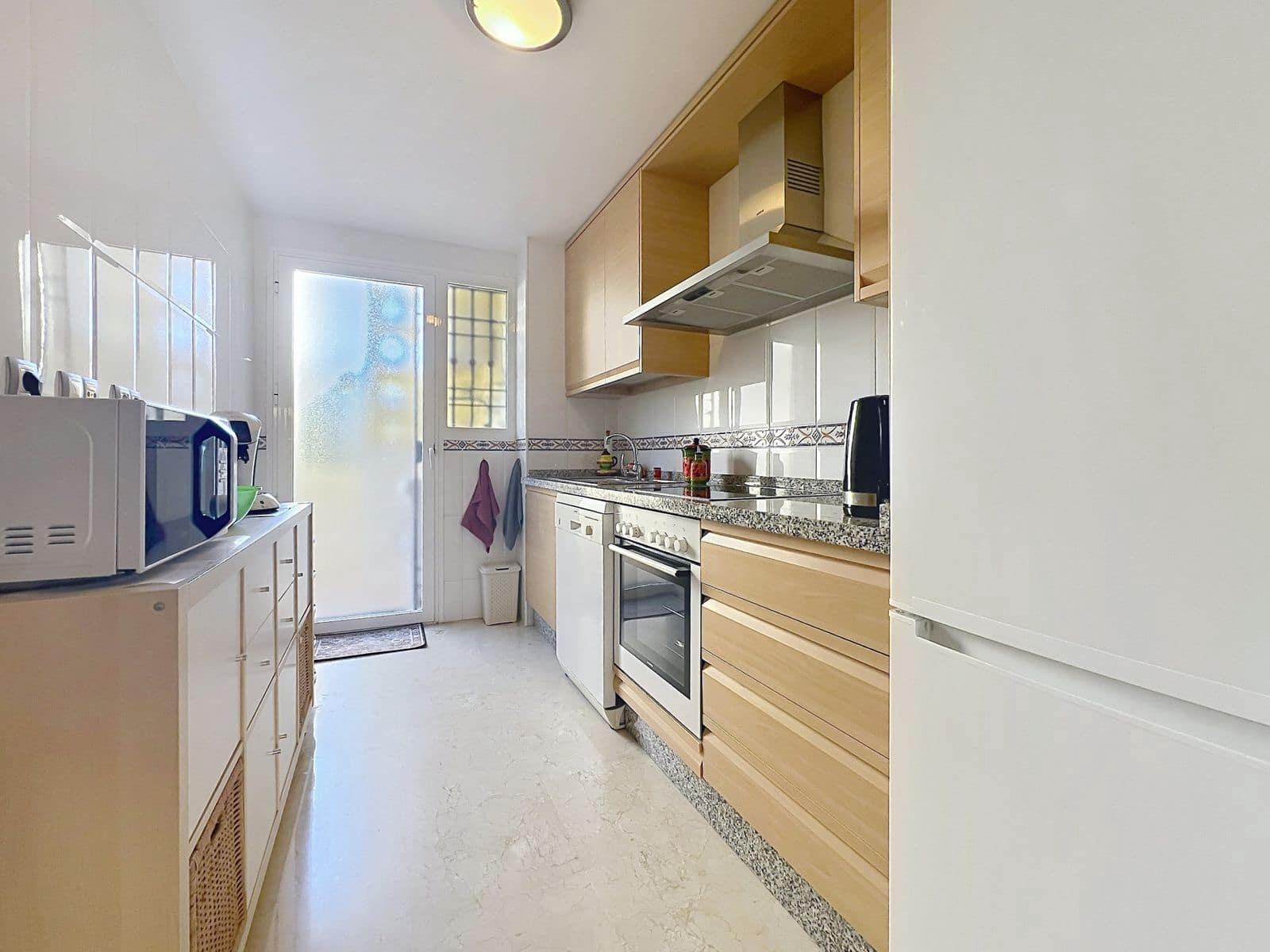 Apartamento de 2 habitaciones en San Luis de Sabinillas en venta - 329.000 € (Ref: 9998175)
