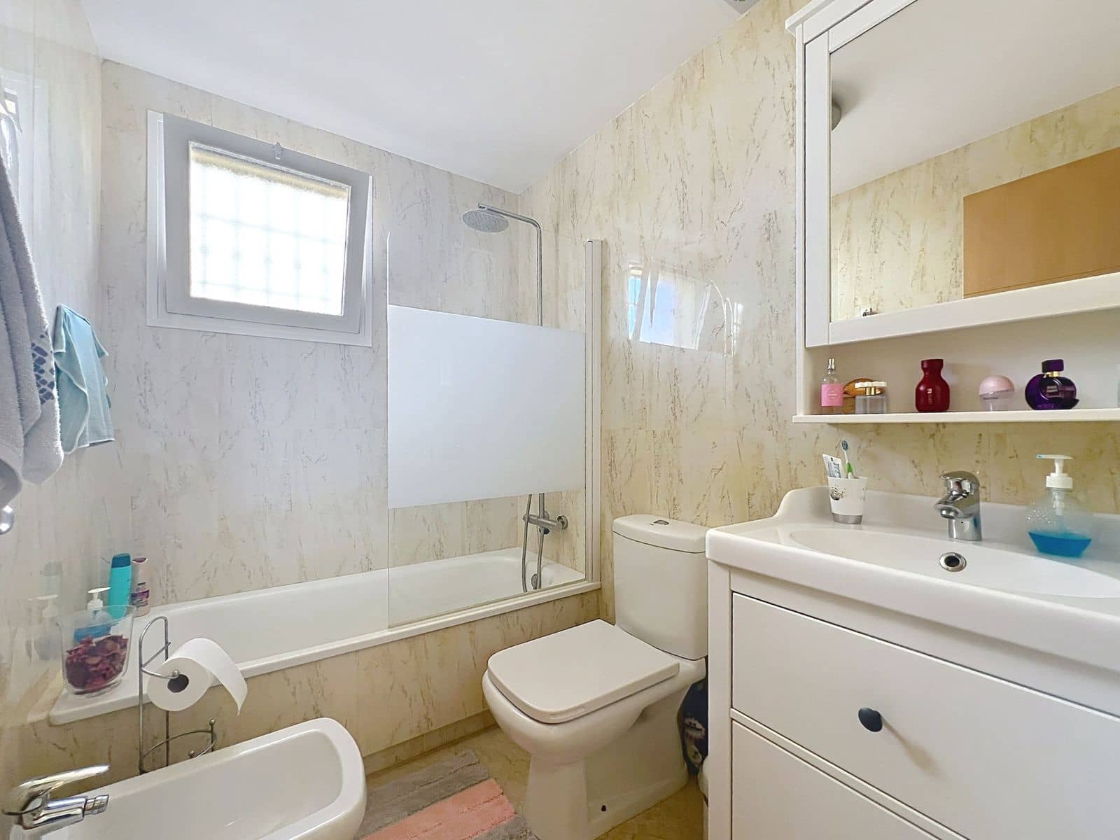 Apartamento de 2 habitaciones en San Luis de Sabinillas en venta - 329.000 € (Ref: 9998175)