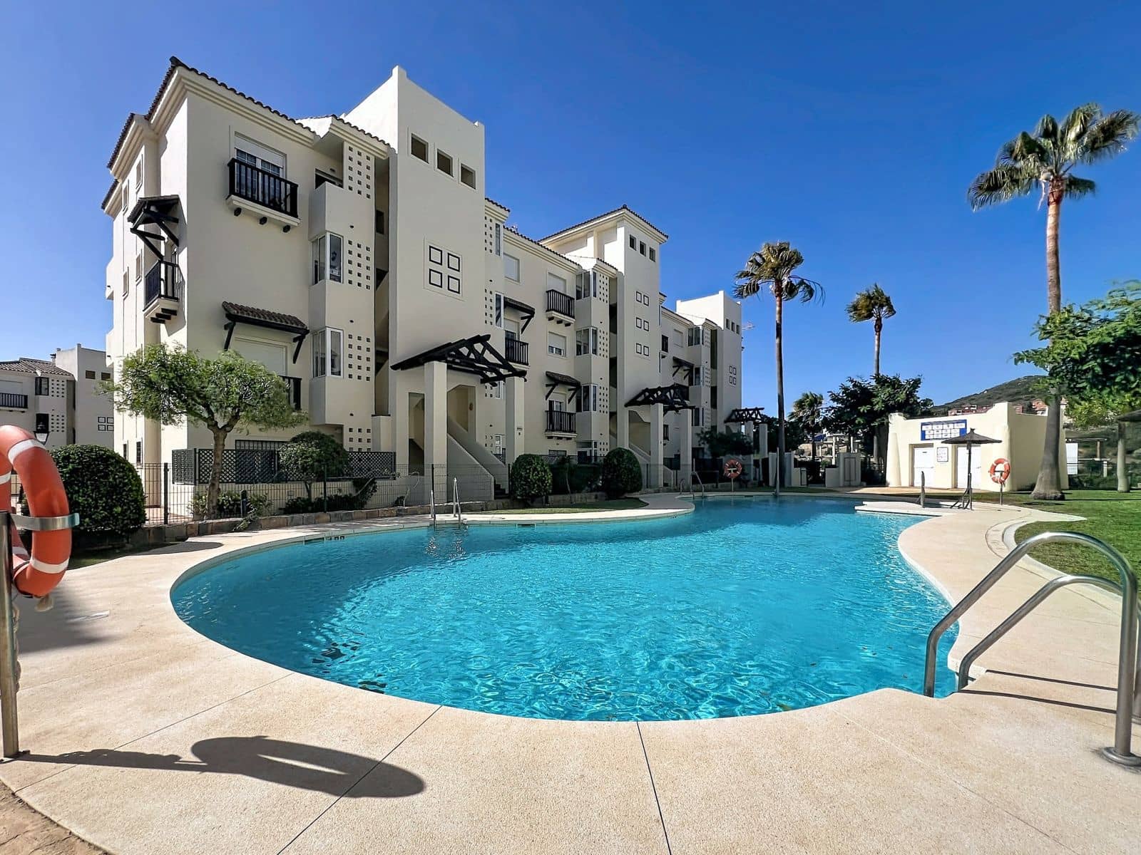 Apartamento de 2 habitaciones en San Luis de Sabinillas en venta - 329.000 € (Ref: 9998175)