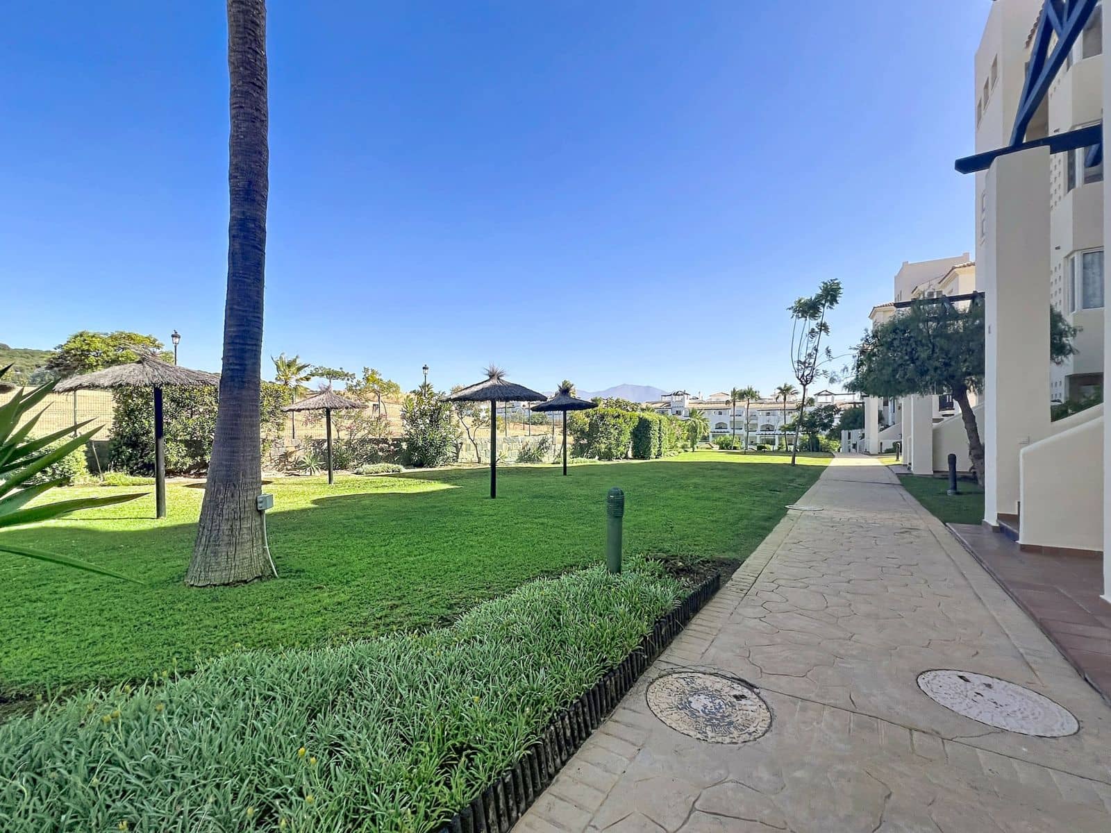 Apartamento de 2 habitaciones en San Luis de Sabinillas en venta - 329.000 € (Ref: 9998175)