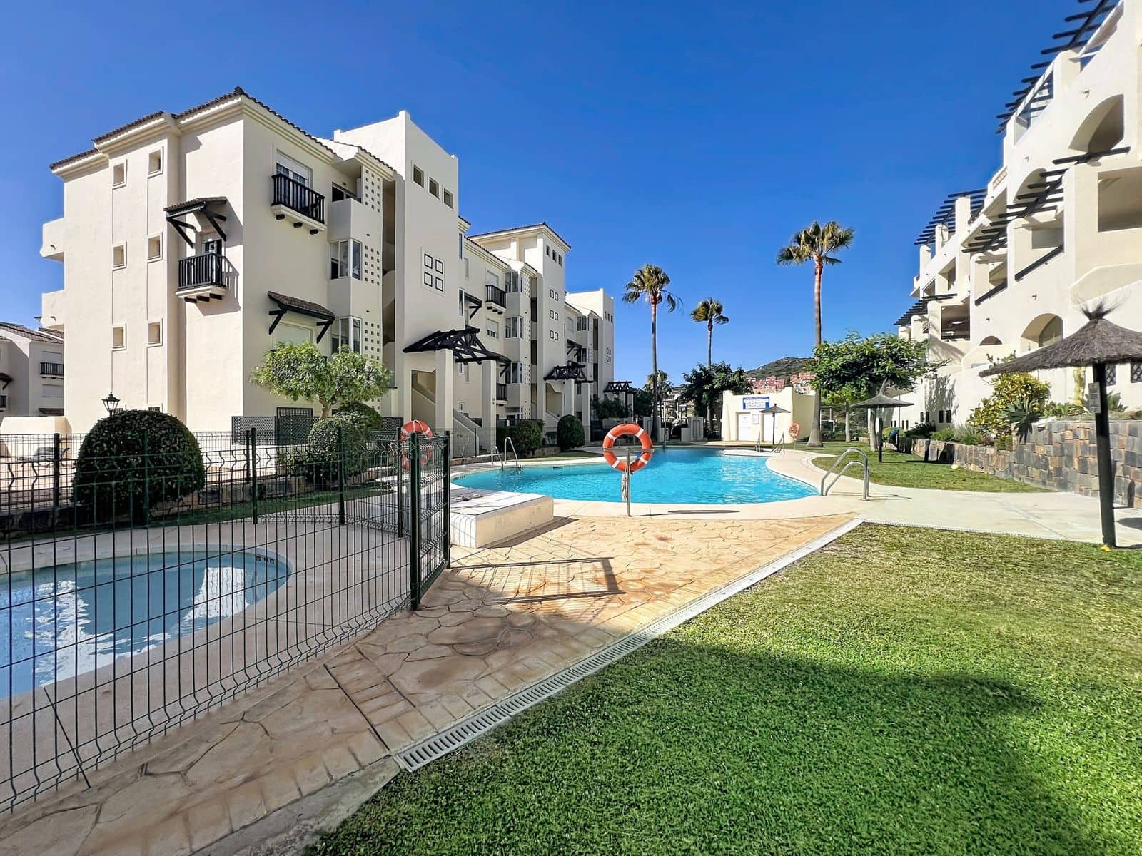 Apartamento de 2 habitaciones en San Luis de Sabinillas en venta - 329.000 € (Ref: 9998175)