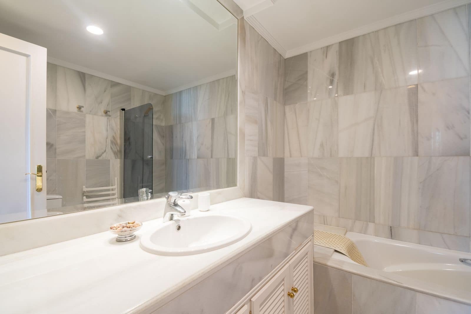 Apartamento de 3 habitaciones en Nueva Andalucia en venta - 1.650.000 € (Ref: 9998180)