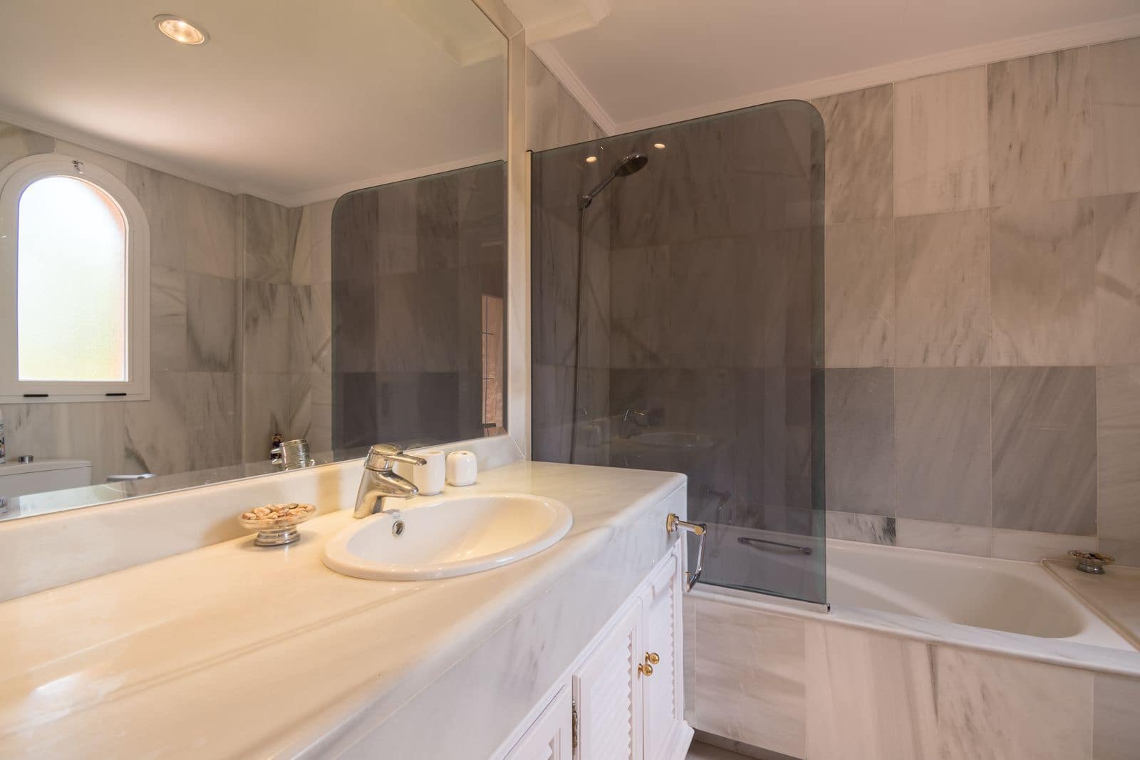 Apartamento de 3 habitaciones en Nueva Andalucia en venta - 1.650.000 € (Ref: 9998180)