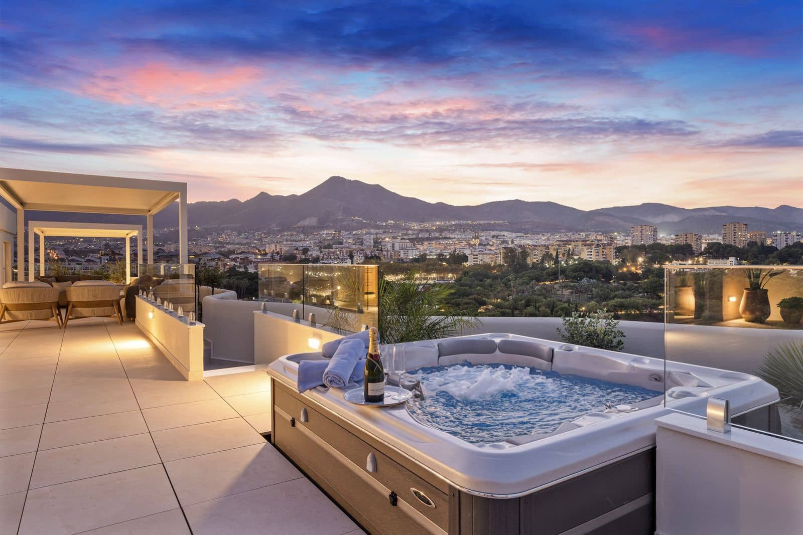 3 soverom Penthouse til salgs i Benalmadena Costa - € 1 650 000 (Ref: 9998184)