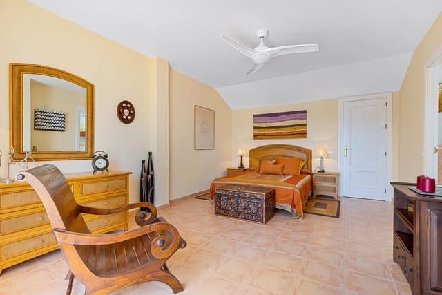 3 soveværelse Penthouse til salg i Estepona - € 480.000 (Ref: 9998186)