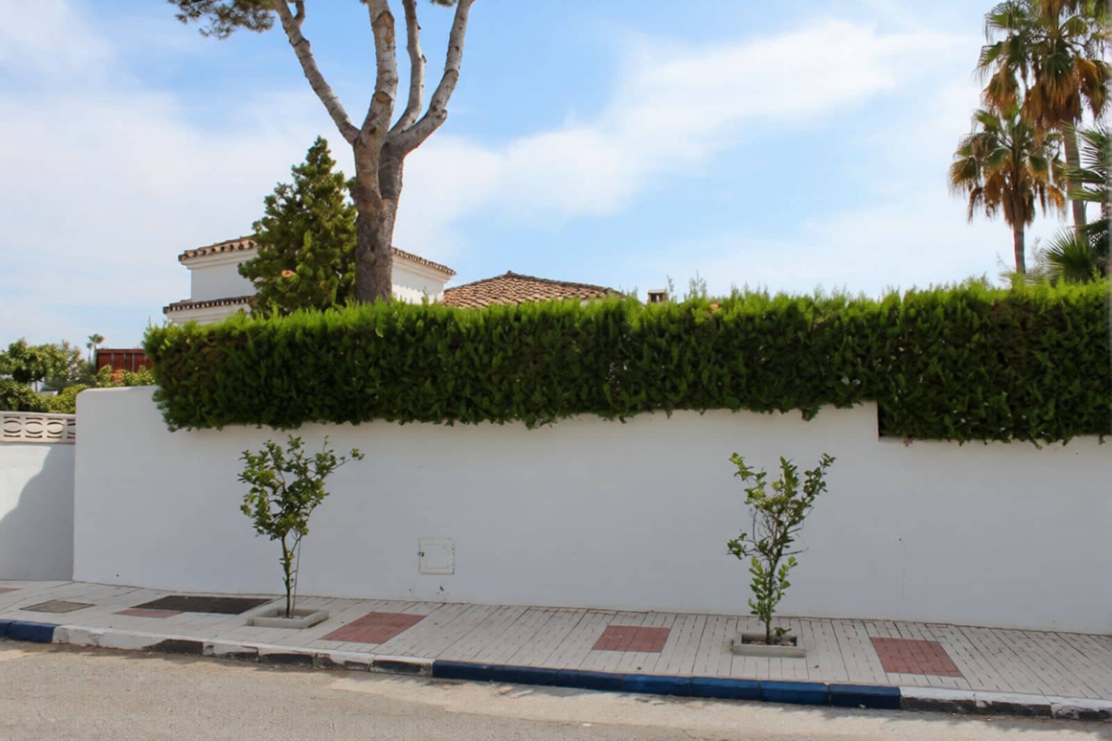 Chalet de 3 habitaciones en Las Chapas en venta - 1.349.000 € (Ref: 9998189)