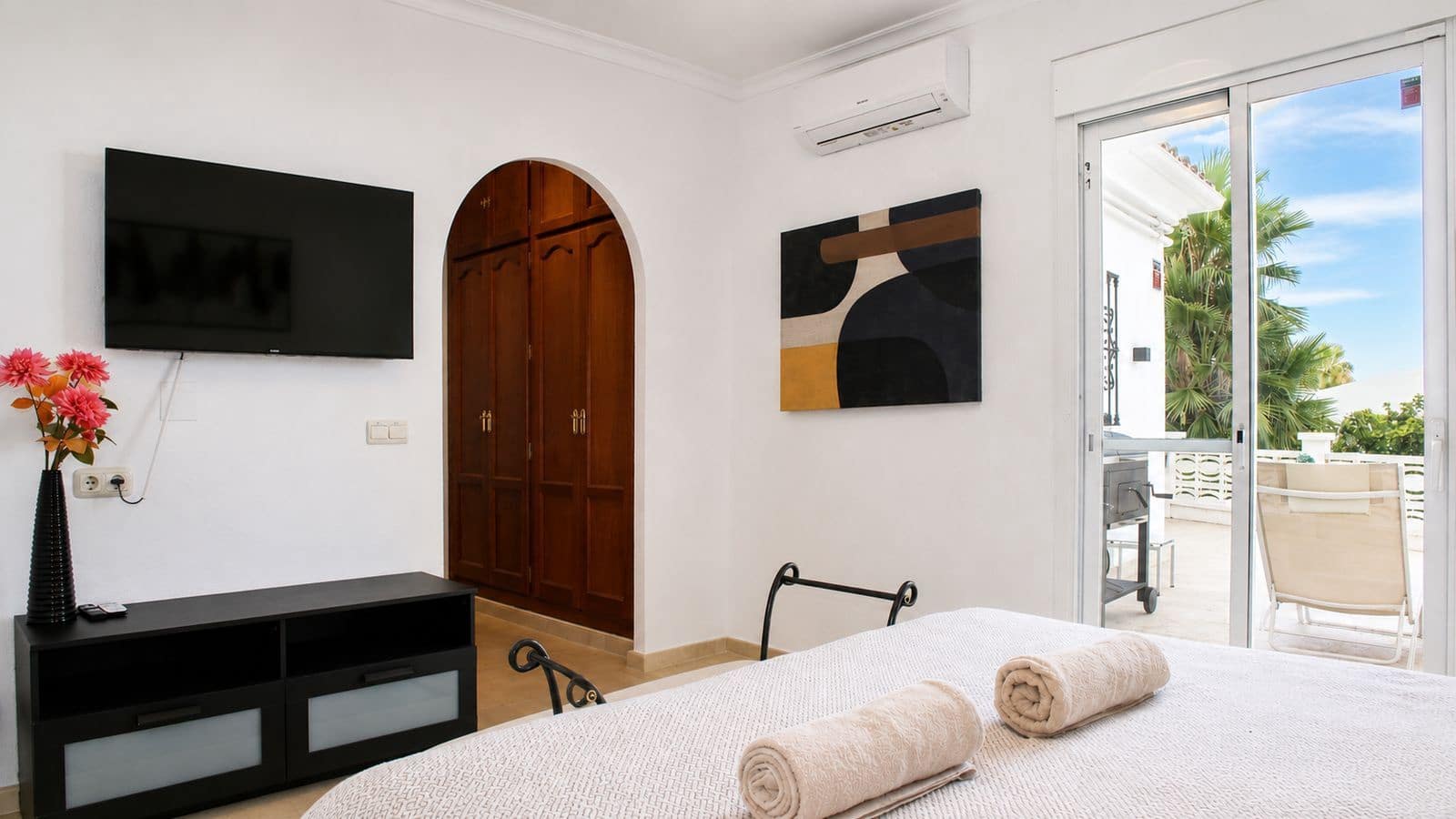 Chalet de 3 habitaciones en Las Chapas en venta - 1.349.000 € (Ref: 9998189)
