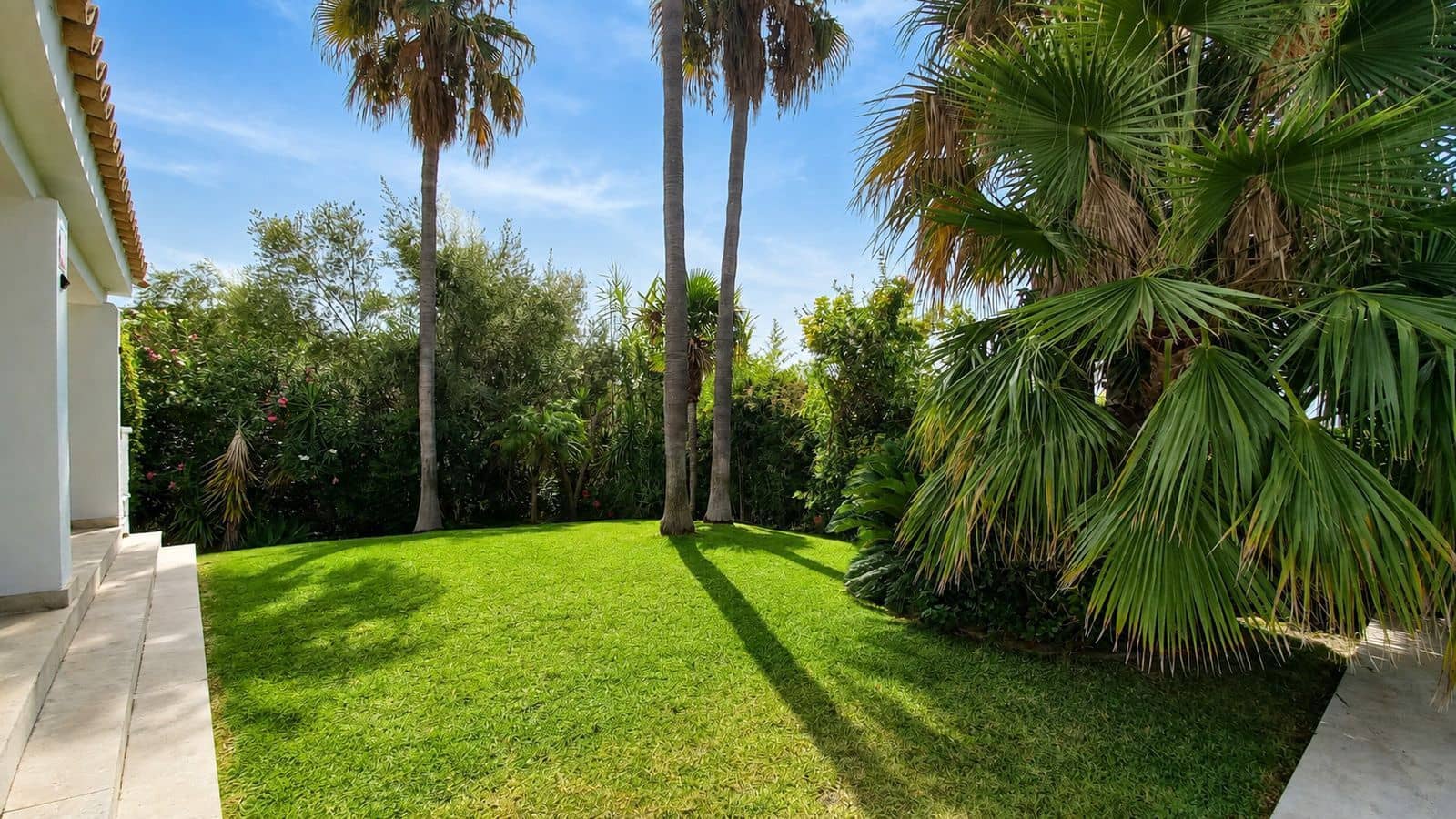 Chalet de 3 habitaciones en Las Chapas en venta - 1.349.000 € (Ref: 9998189)