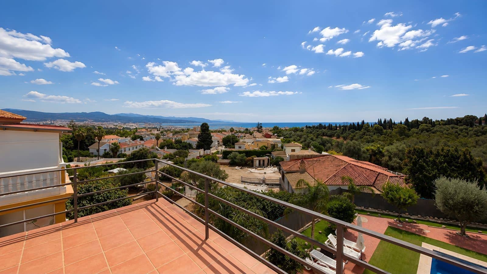 5 bedroom Villa for sale in Malaga city - € 790,000 (Ref: 9998191)