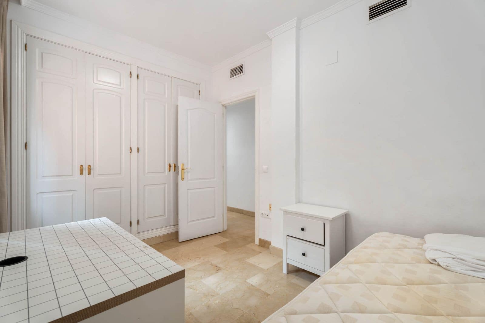3 slaapkamer Appartement te koop in Elviria - € 369.000 (Ref: 9998194)