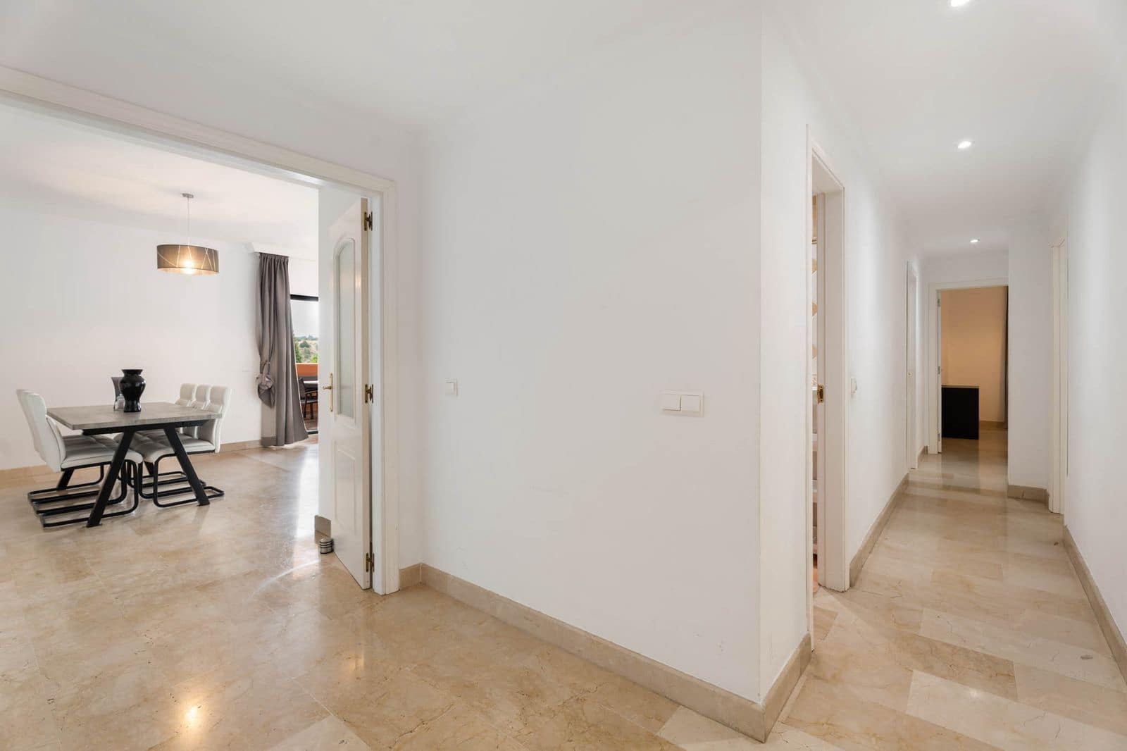3 slaapkamer Appartement te koop in Elviria - € 369.000 (Ref: 9998194)