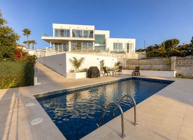 3 bedroom Villa for sale in Buenas Noches, Estepona - € 1,600,000 (Ref: 9998198)