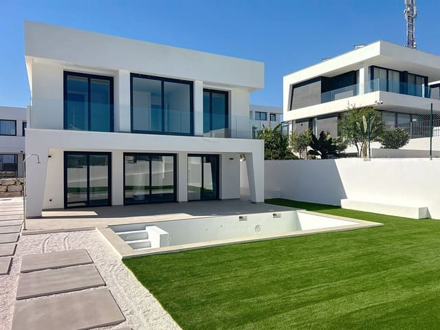 Chalet de 4 habitaciones en Manilva en venta - 1.295.000 € (Ref: 9998199)
