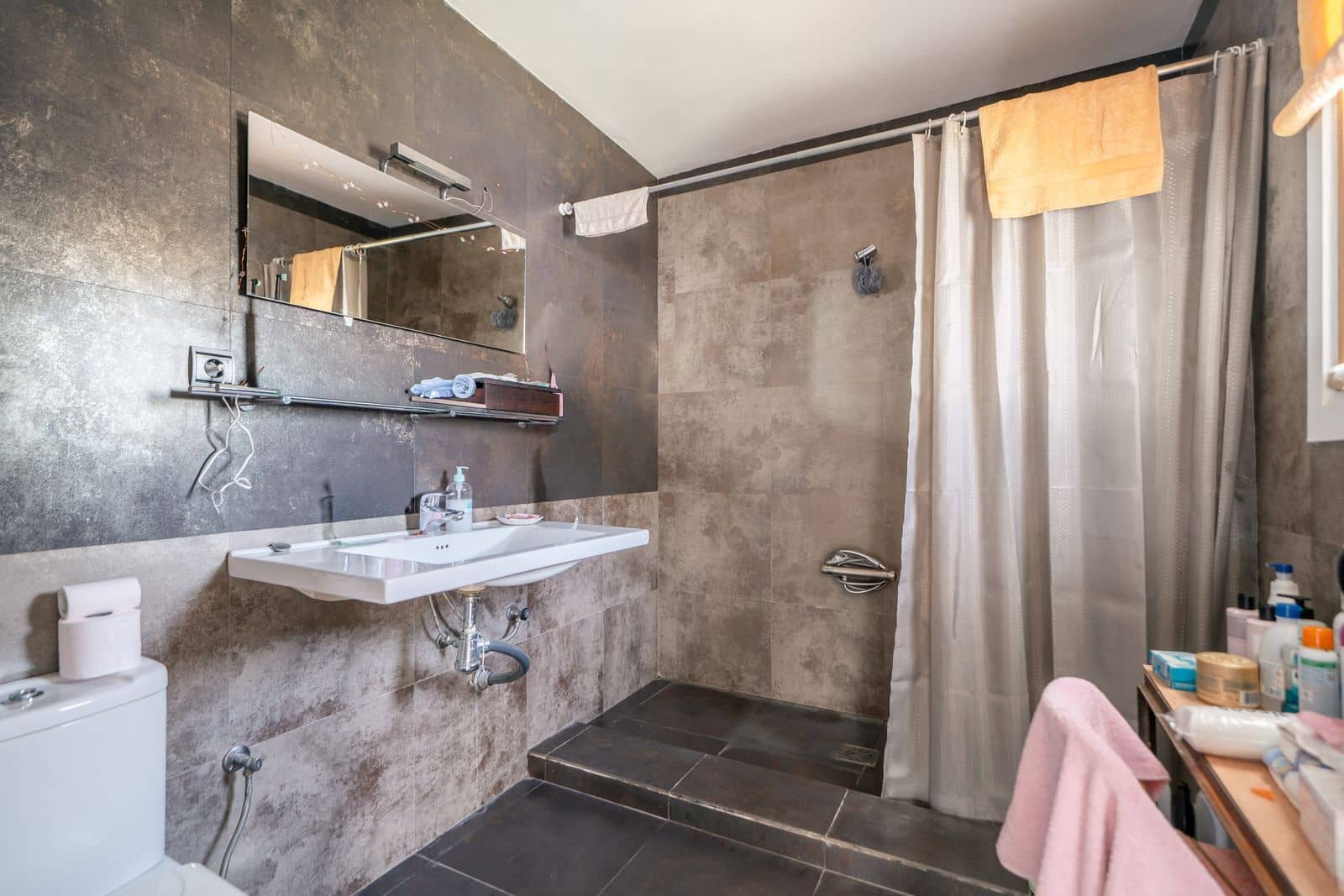 3 bedroom Villa for sale in Benahavis - € 1,050,000 (Ref: 9998211)