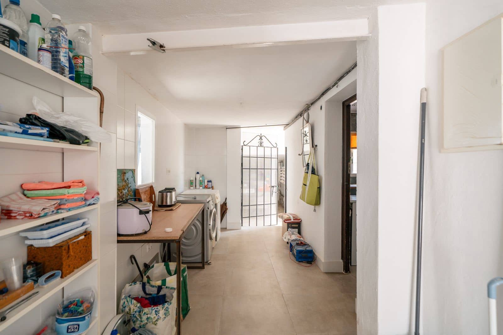 3 bedroom Villa for sale in Benahavis - € 1,050,000 (Ref: 9998211)