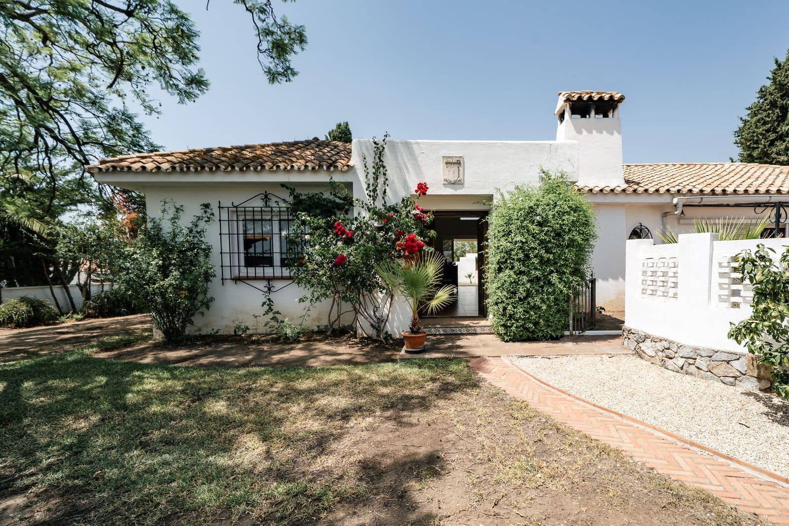 3 bedroom Villa for sale in Benahavis - € 1,050,000 (Ref: 9998211)