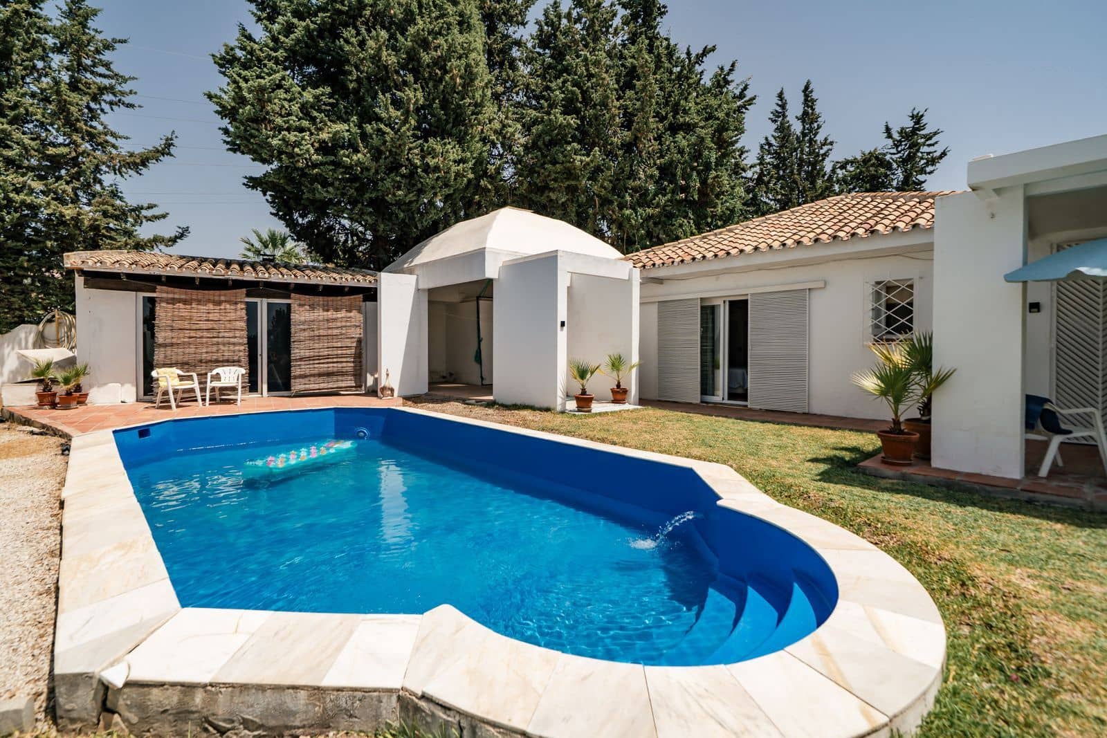 3 bedroom Villa for sale in Benahavis - € 1,050,000 (Ref: 9998211)