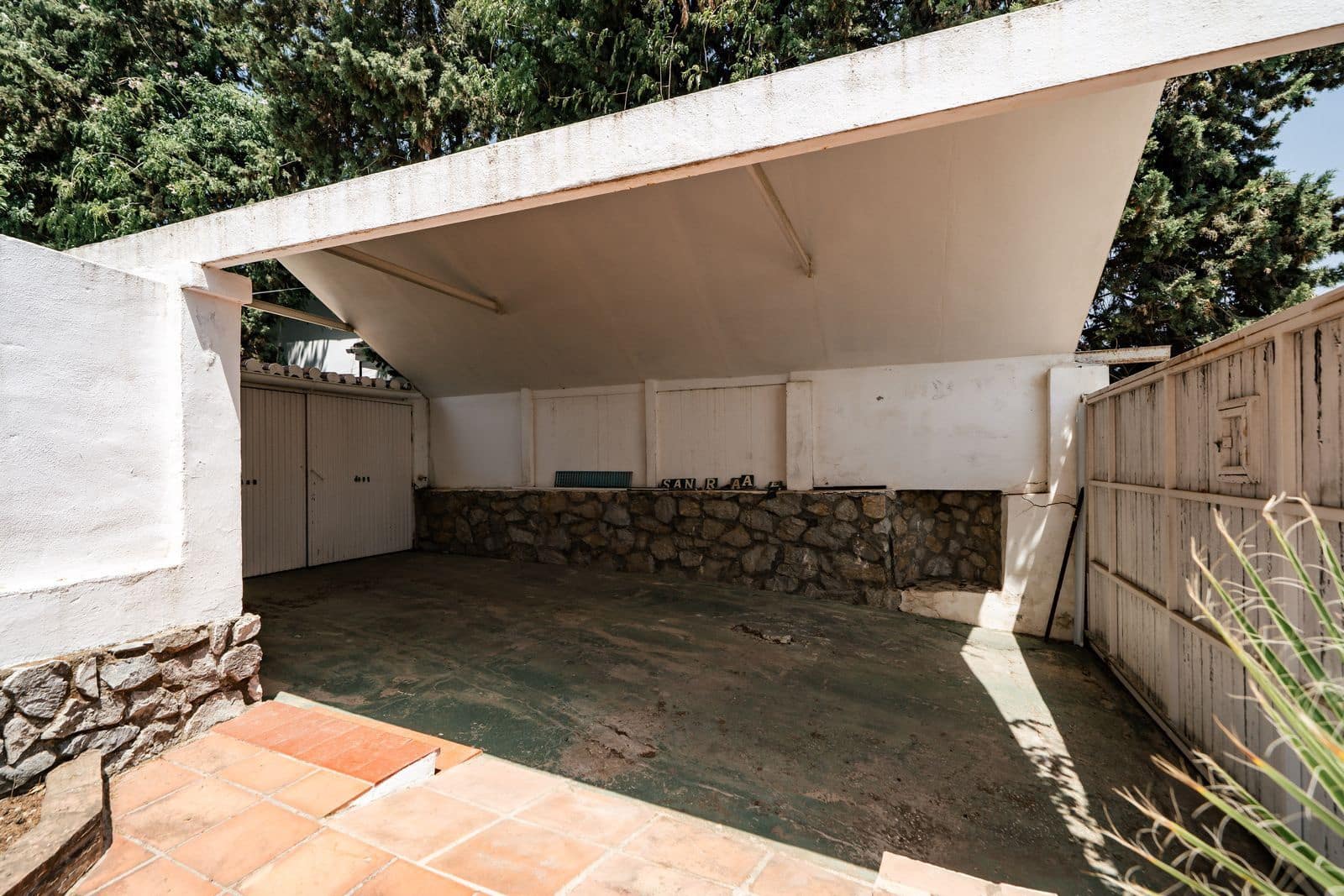 3 bedroom Villa for sale in Benahavis - € 1,050,000 (Ref: 9998211)