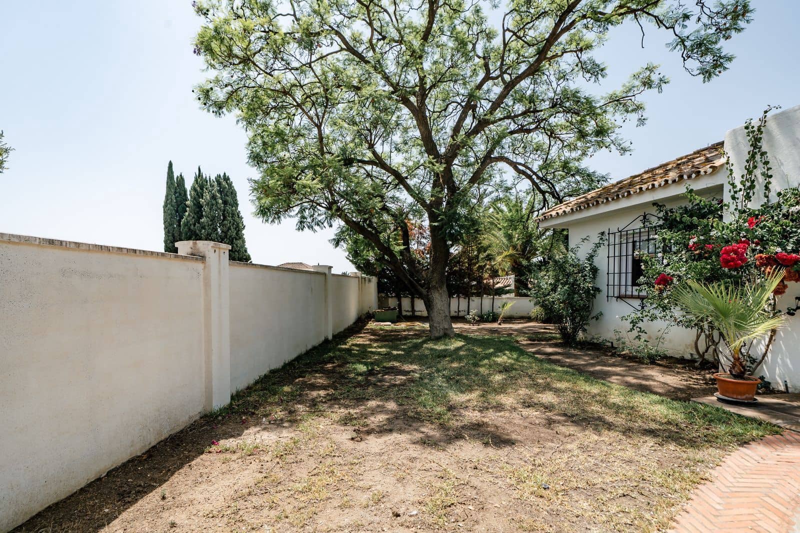 3 bedroom Villa for sale in Benahavis - € 1,050,000 (Ref: 9998211)