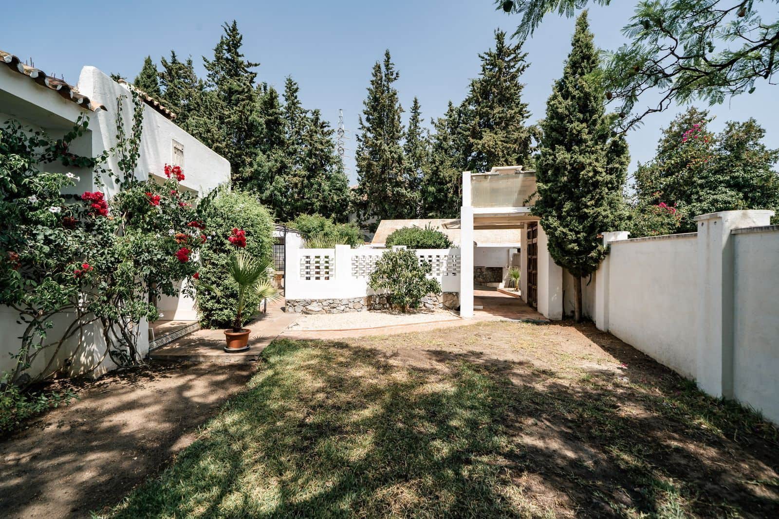 3 bedroom Villa for sale in Benahavis - € 1,050,000 (Ref: 9998211)