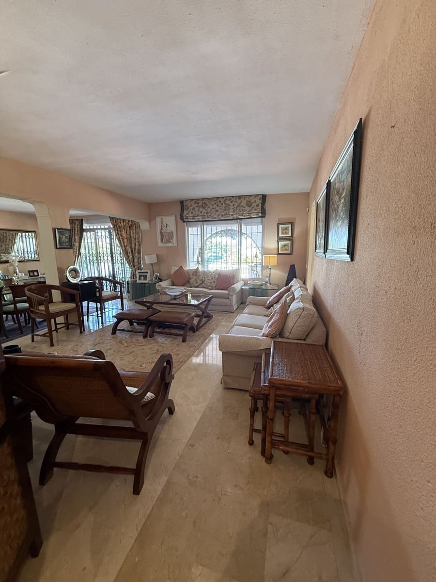 3 bedroom Villa for sale in Nueva Andalucia - € 699,000 (Ref: 9998212)