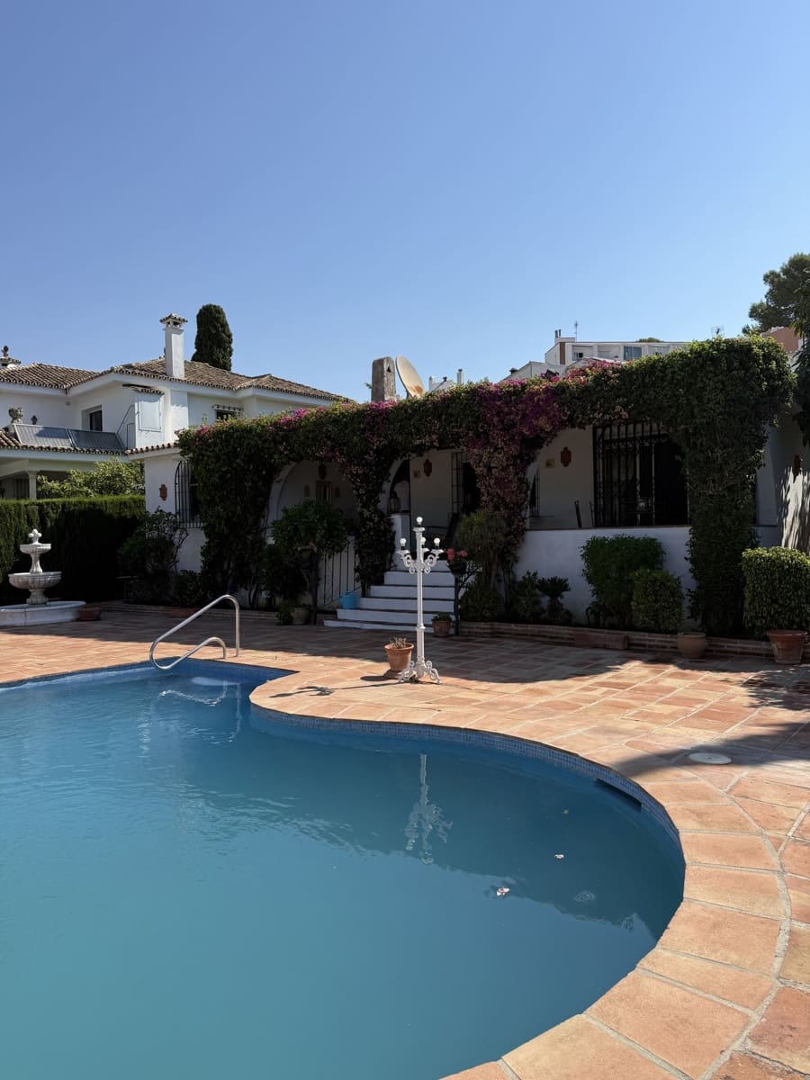 3 bedroom Villa for sale in Nueva Andalucia - € 699,000 (Ref: 9998212)